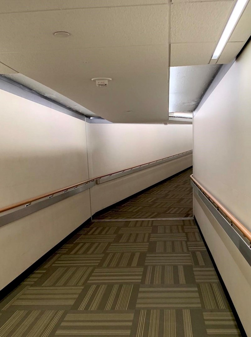 Čini li se i vama da ovaj hodnik završava ogledalom?