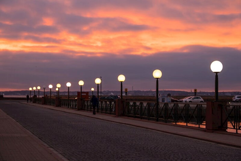 Kada se upali javna rasvjeta, djeca su znala da moraju kući!