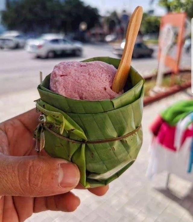 Sladoled poslužen u listu banane umjesto u plastici