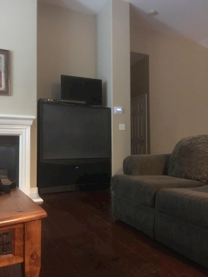 Kao da su kuću gradili prema TV-u!