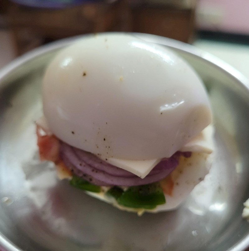 Tata me pitao želim li sendvič s jajima. Ne mogu se niti naljutiti na ovo