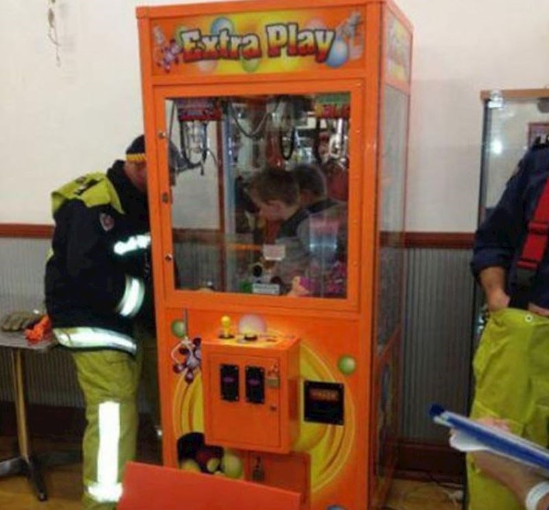 Našao je način da izabere igračku koju želi