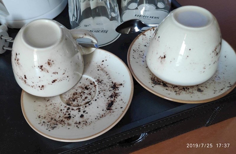 8. Vječno prljave šalice