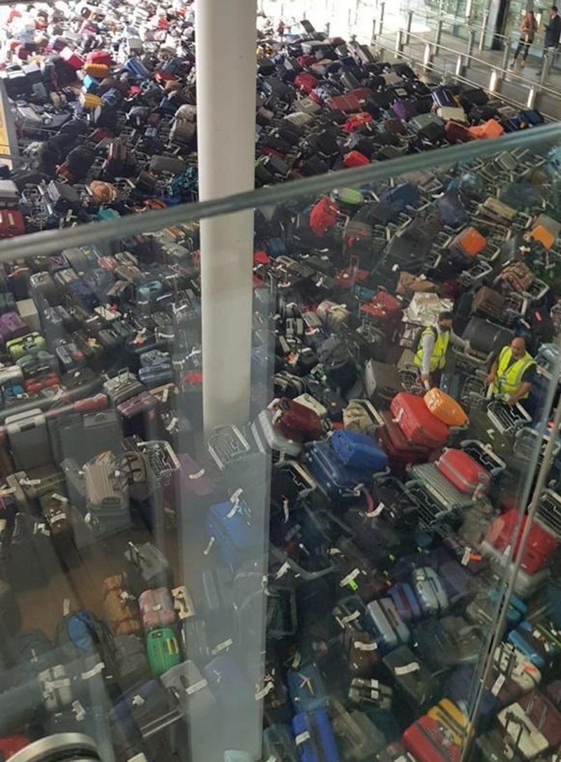 Gospodo draga, ovo je izgubljena prtljaga na aerodromu!