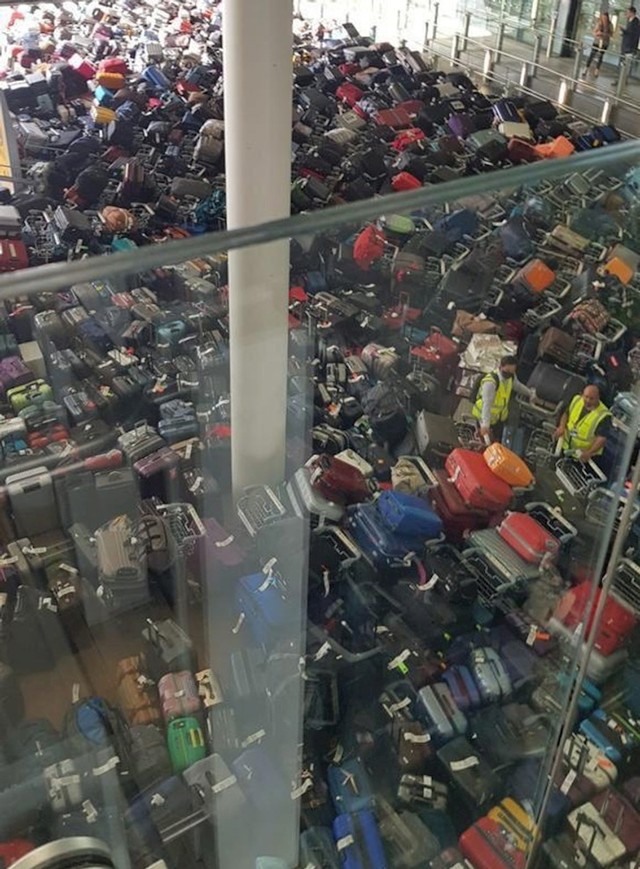 Gospodo draga, ovo je izgubljena prtljaga na aerodromu!