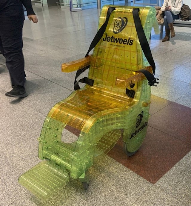 Kolica za lakše kretanje po aerodromu za starije ili umorne putnike!