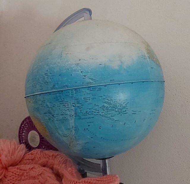 "Mama je malo previše detaljno očistila moj globus"