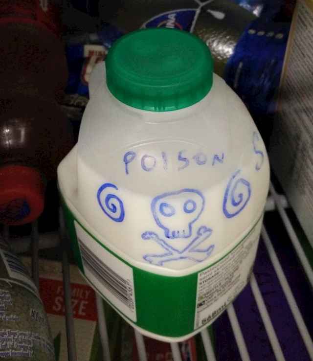 "Kolega pokušava sačuvati mlijeko od ostatka ureda"