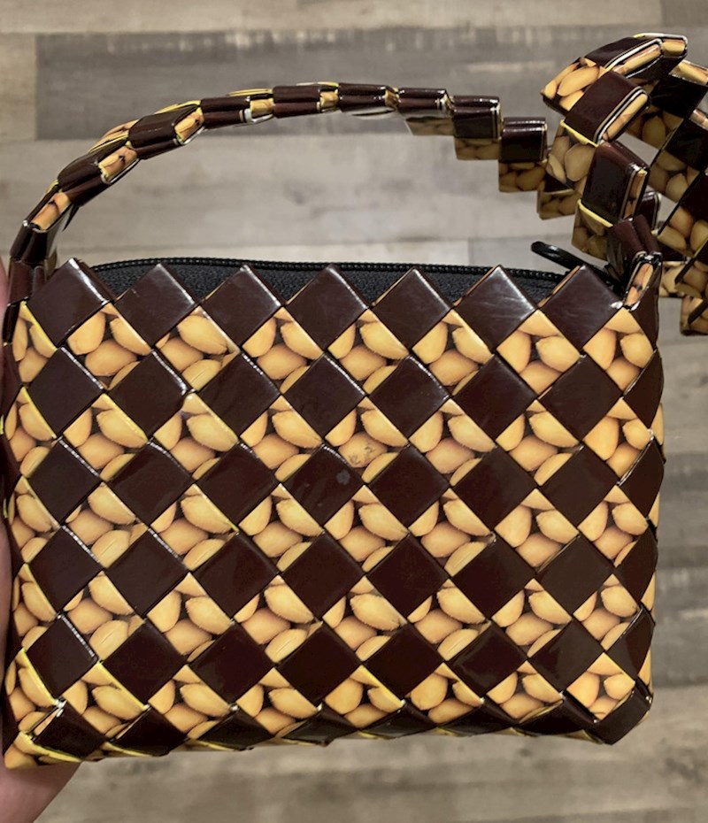 8. Torbica od kikirikija?