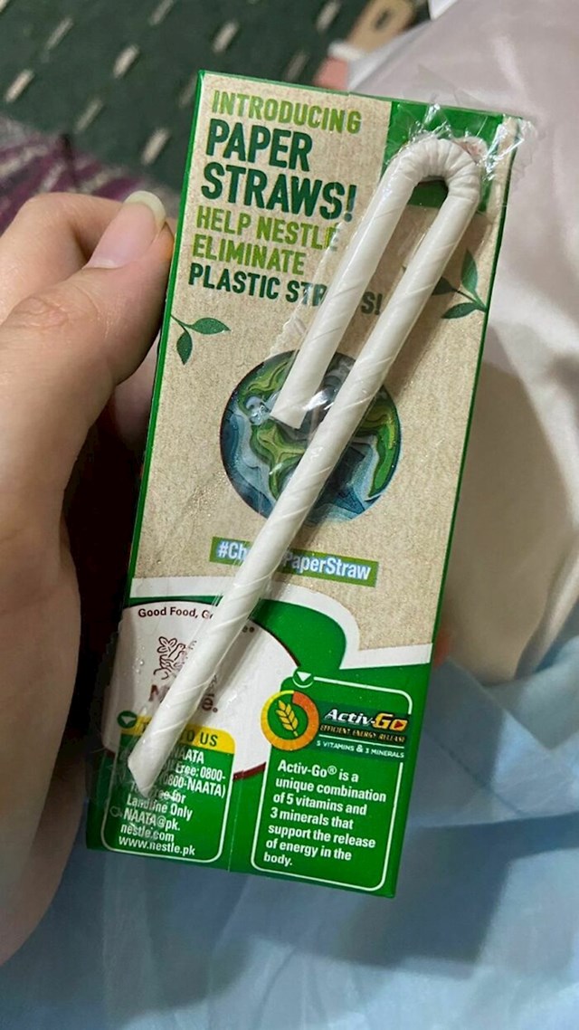 Papirnata slamka pakirana u plastiku. Bravo