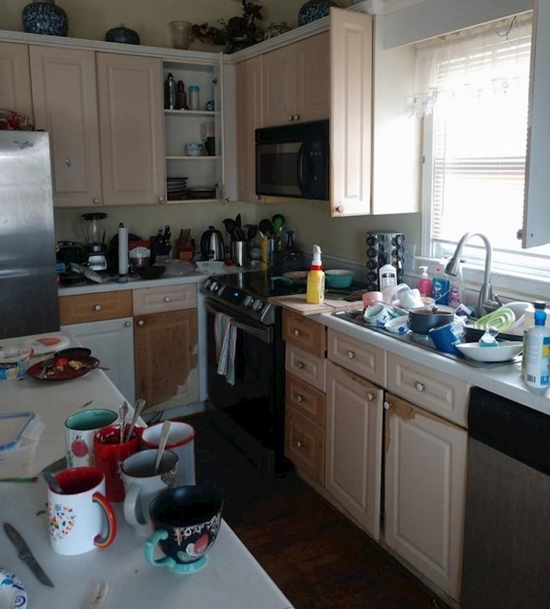 "Upravo sam se vratio u stan nakon tjedan dana. Cimer je ostavio ovakvu kuhinju i otišao na putovanje"