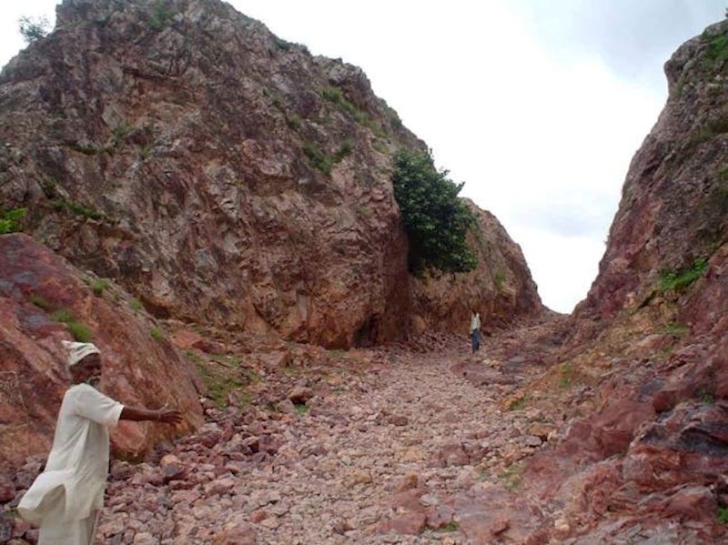 Dashrathu Manjhii je trebalo 22 godine da prokopa put kako bi se njegova zajednica povezala sa susjednim, većim i bolje opremljenim selom