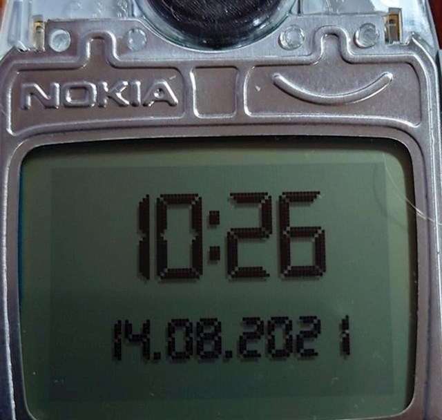 Stari mobiteli marke Nokia imali su smajliće ispod maske!