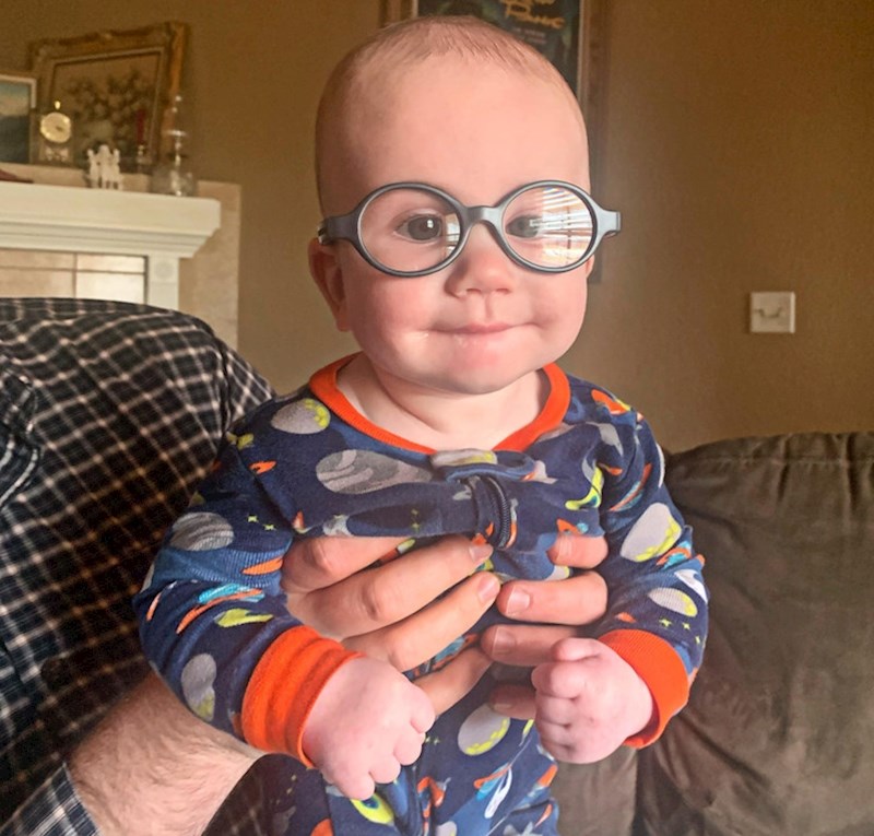 Sinove prve naočale! Konačno mu nismo samo obrisi!