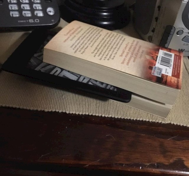 "Tati sam kupila Kindle jer voli čitati. Koristi ga da označi gdje je stao prilikom čitanja knjiga"