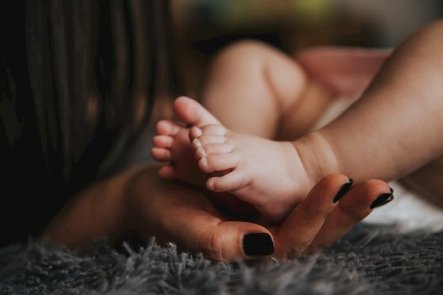 Dadilje su najčešće tinejdžeri koji se pretvaraju da su odrasle osobe da bi odrasli mogli izaći i pretvarati se da su tinejdžeri