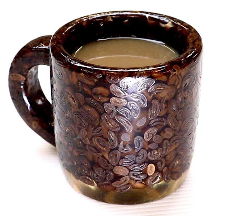 Šalica za kavu napravljena od zrna kave