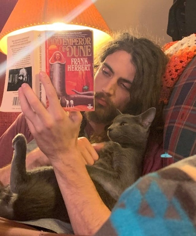 "Moj dečko i mačka svaku večer zajedno čitaju"