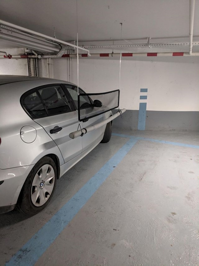 U ovoj garaži postoje spužve između parkirnih mjesta kako bi se izbjegle štete na automobilima