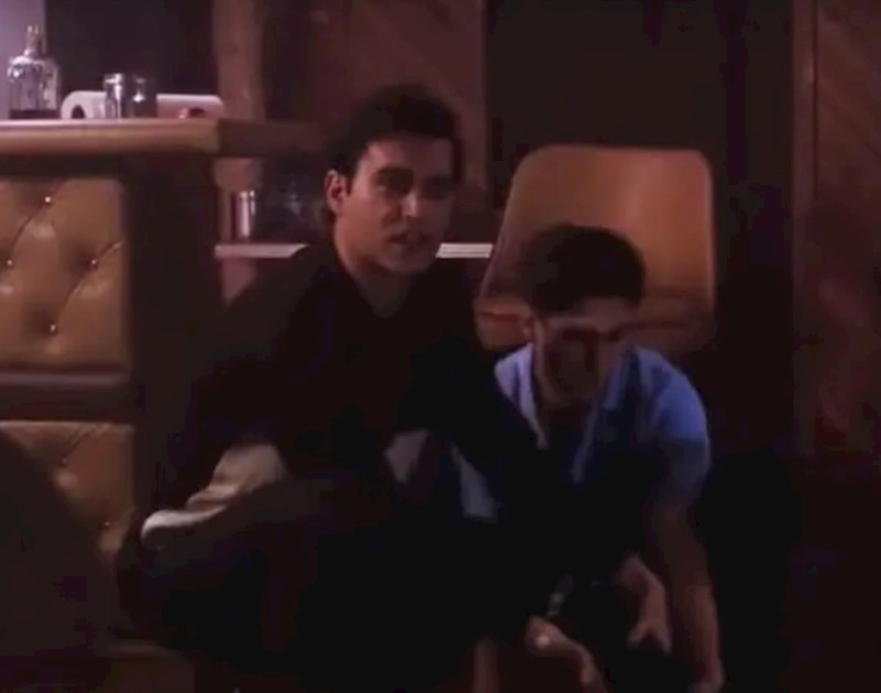 Michael Imperioli je razbijenim staklom posjekao ruku na snimanju "Dobrih momaka" i hitno je prevezen u bolnicu, ali su liječnici hitne pomoći zabunom krenuli liječiti lažne rane od metaka iz scene ubojstva koju je netom prije toga snimao