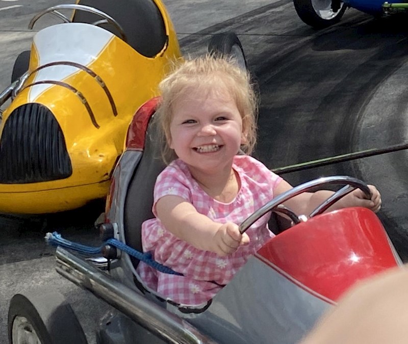 Njezin prvi posjet zabavnom parku. Nije skidala ovaj osmijeh s lica