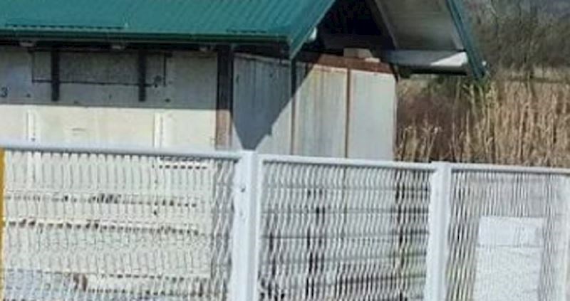 Netko je fotkao neobičnu ogradu u Pleternici, posebno će se svidjeti muškarcima, morate vidjeti