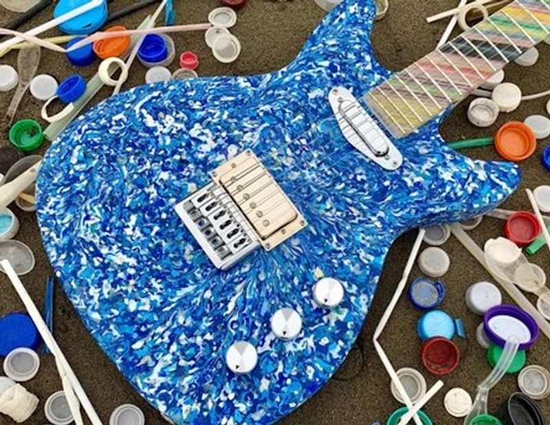 Ova gitara izrađena je od plastike iz oceana!
