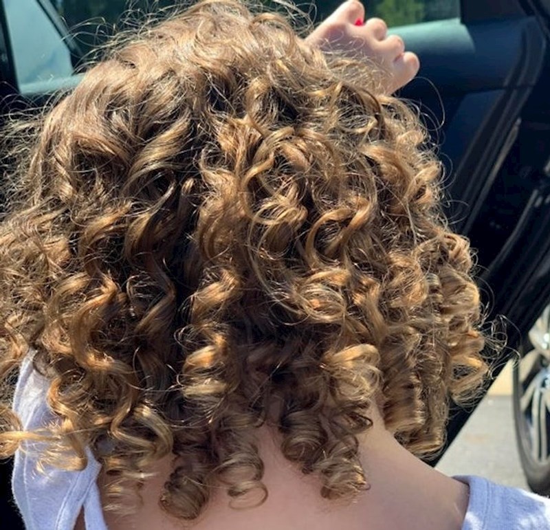 4. Dan s visokom razinom vlage u zraku + fizička aktivnost = savršene lokne. Mama i dalje misli da ih je napravio tata