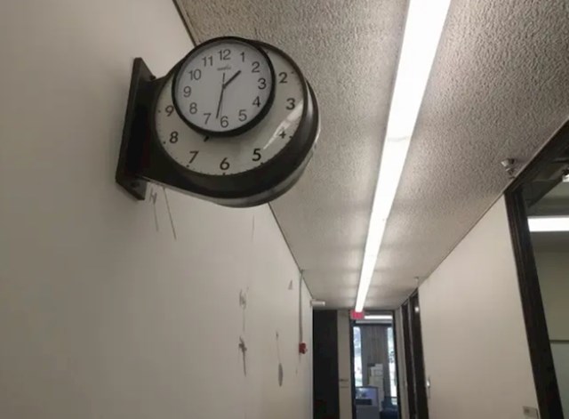 Kako su popravili sat u jednoj školi