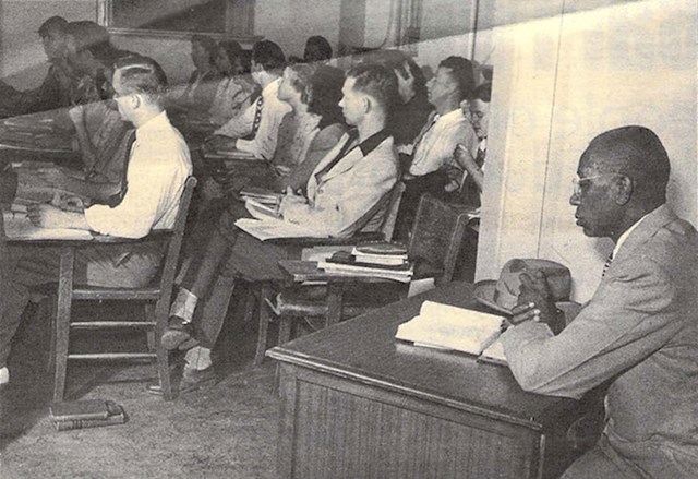 George McLaurin bio je prvi afroamerički student primljen na Sveučilište u Oklahomi. Bio je prisiljen sjediti odvojeno od bijelih studenata. 1948. godine