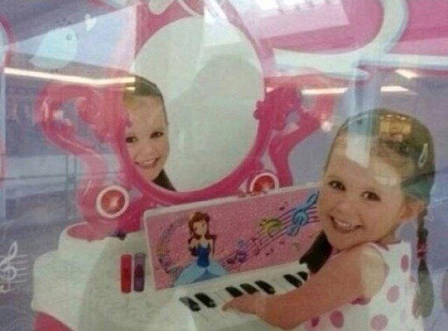 Kako ovako slatka djevojčica može u trenutku postati jeziva? Lošim photoshopom!