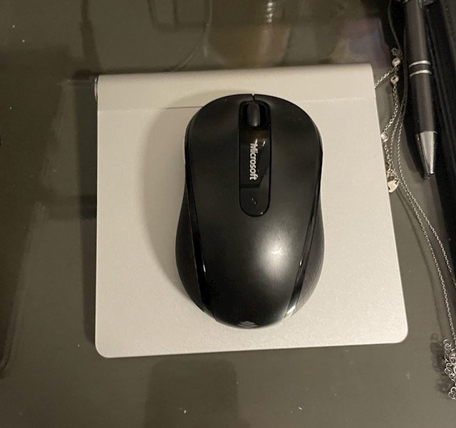 "Mama nije znala čemu služi Apple Trackpad od 140 dolara, pa ga je iskoristila kao podlogu za miša"