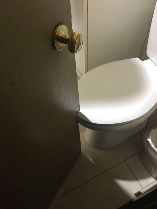 "WC u hostelu u kojem sam odsjela"