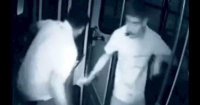 Pogledajte kako je hrabri dječak s cerebralnom paralizom obranio vozača autobusa od napadača