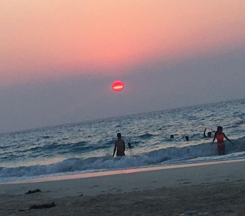 Sunce izgleda kao ogroman znak "STOP" na nebu