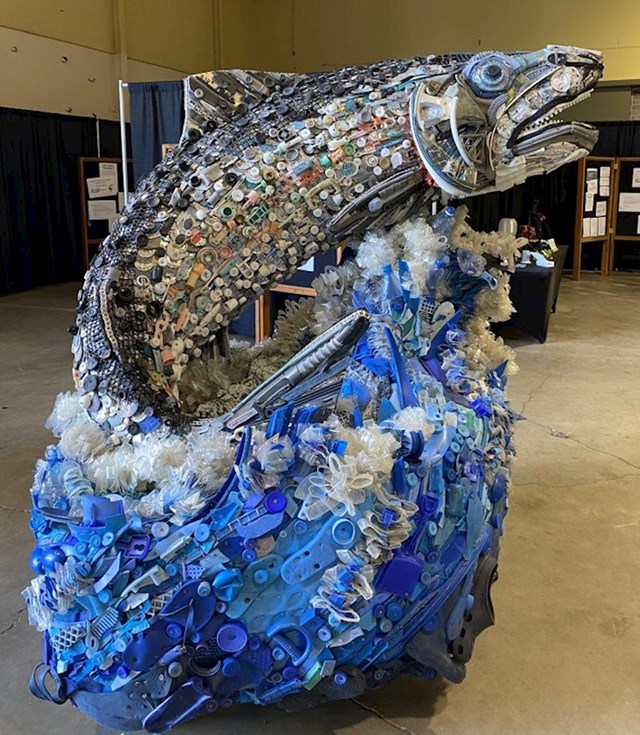 Spomenik podvodnom svijetu napravljen od plastike s plaža