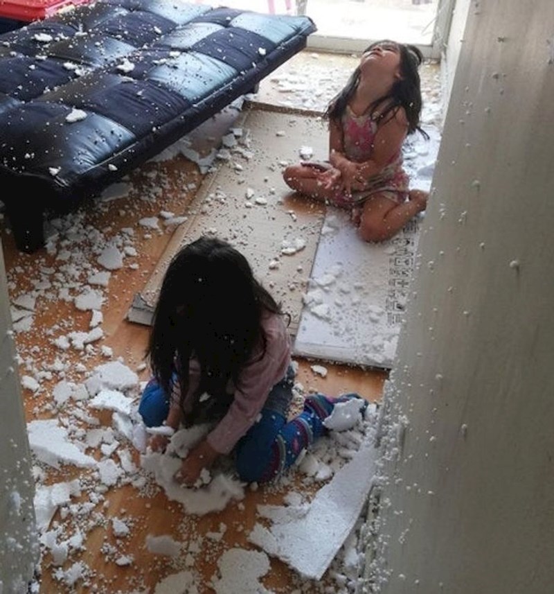 "Nije mi bilo jasno zašto pjevaju "Let it snow", a kad sam ušla u sobu imala sam što i vidjeti!"