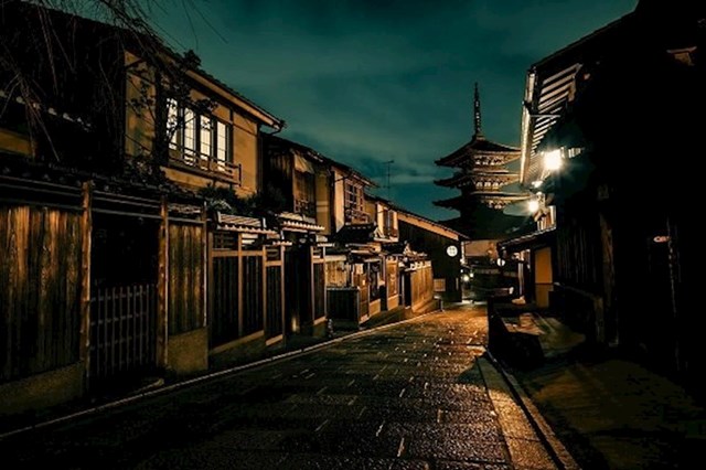 U Japanu je zabranjeno plesati u mraku iza ponoći