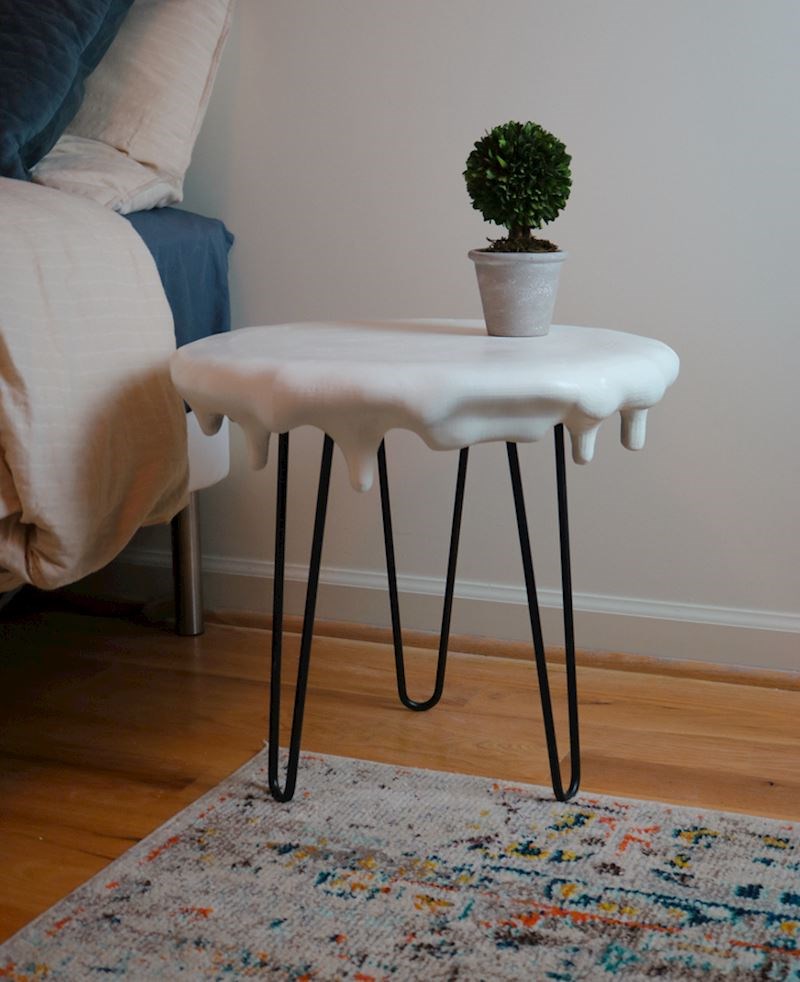 Ovaj simpatični stolić