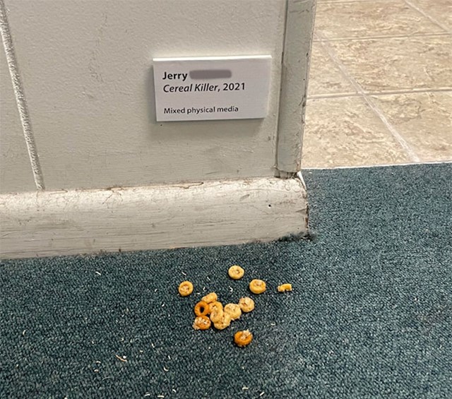 12. Jerry vječno iza sebe ostavlja tragove u vidu žitarica, koje mu ispadnu iz zdjele na putu od kuhinje do ureda