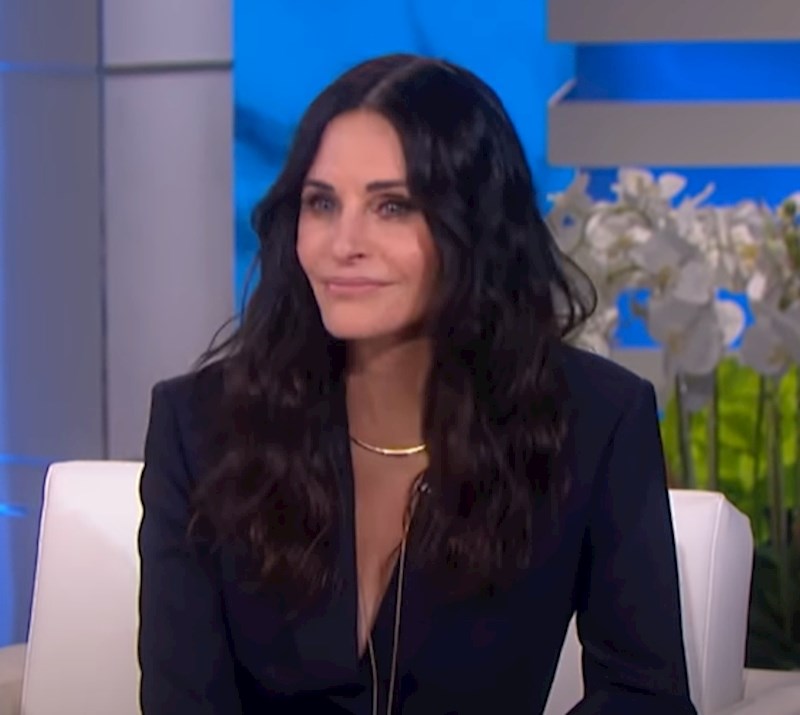 Tim Brucea Springsteena prepoznao je potencijal u mladoj Courteney Cox puno prije popularnih "Prijatelja". Možete ju vidjeti u njegovoj pjesmi "Dancing in the dark" iz 1984.