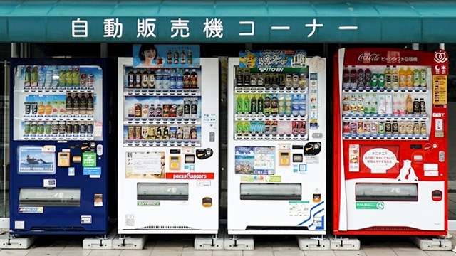 U Japanu postoji jedan automat za prodaju na 40 ljudi. U njima prodaju sve, od juha, preko kišobrana, do sjemenki raznih biljaka!