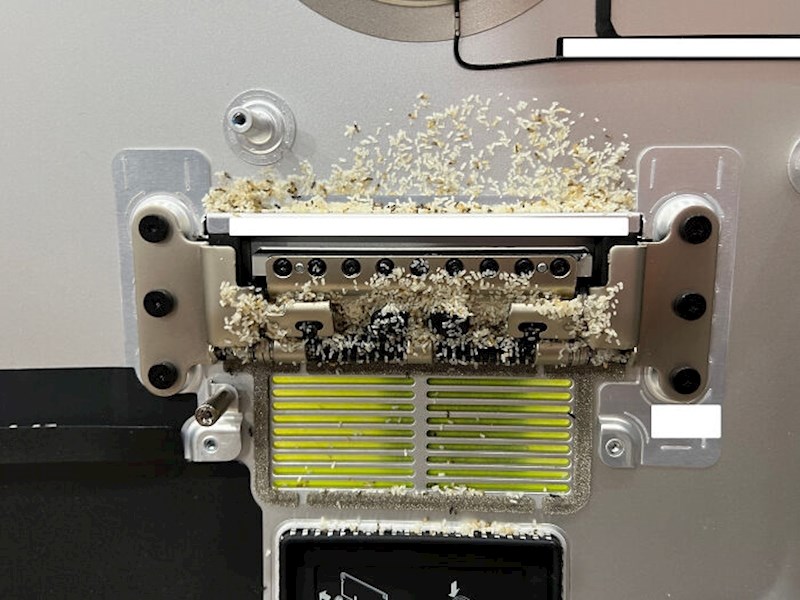 Zaposlenici su primijetili da im mravi ulaze u kućišta...