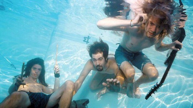 Členové Nirvany při natáčení oblíbeného obalu k albu Nevermind
