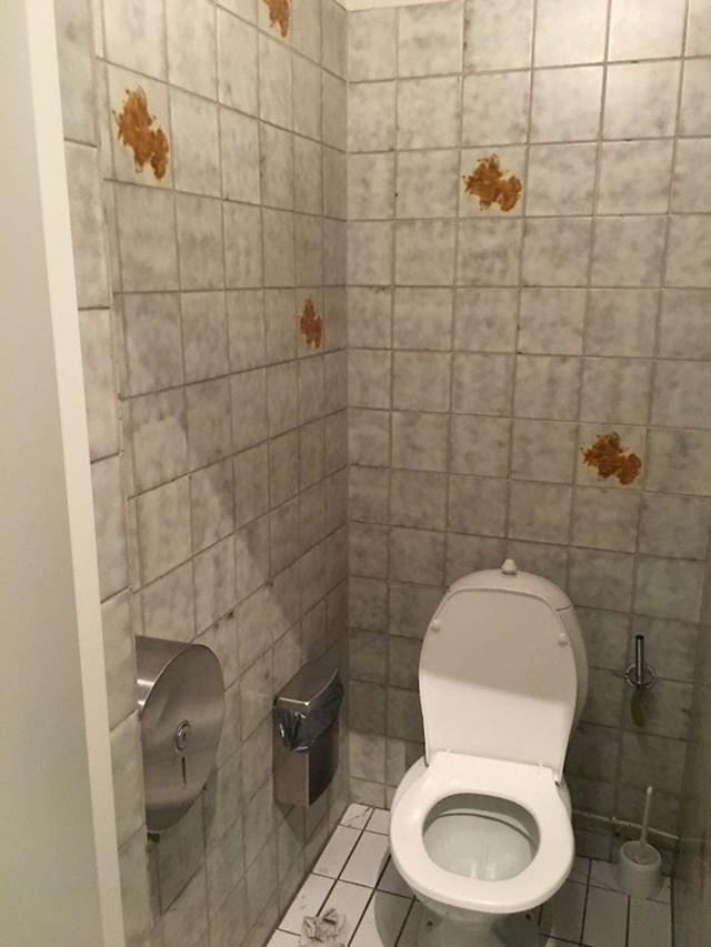 Nezgodan izbor pločica za zahod