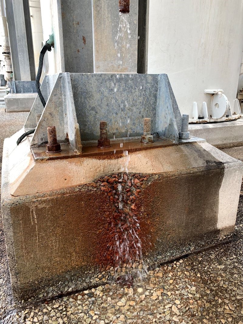 Kada vrela voda godinama pada na betonsku ploču