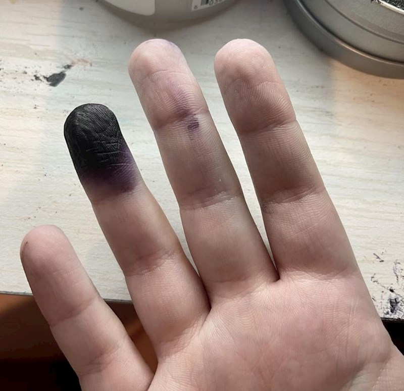 "Pukla mi je rukavica dok sam bojala kosu u crno..."