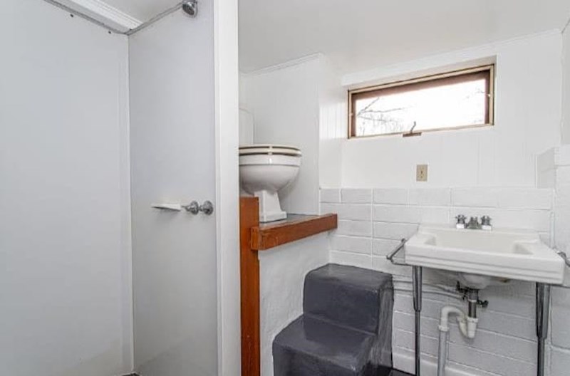 24. Kada ti je wc školjka tron