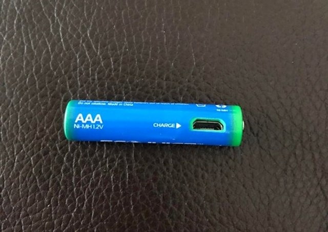 1. Baterija koja se puni običnim punjačem s mikro USB nastavkom