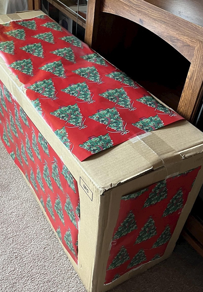 Tatin pokušaj pakiranja poklona